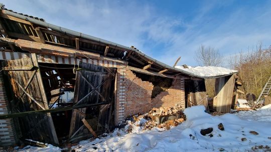 Lubelskie. Ciężki śnieg zniszczył stodołę. Dach nie wytrzymał