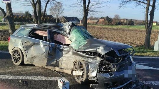 Lubelskie. Cysterna z mlekiem zmiażdżyła audi. Nie żyje młody kierowca