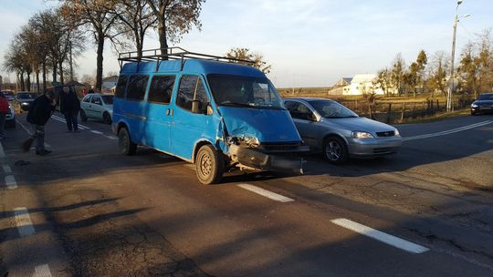 Lubelskie: Cztery osoby przewiezione do szpitala po karambolu w Natalinie [zdjęcia]