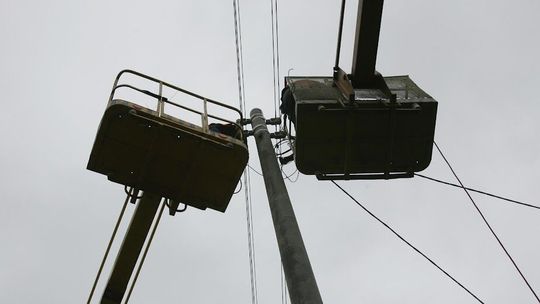 Lubelskie. Energetycy usuwają uszkodzenia. Gdzie nie ma prądu?