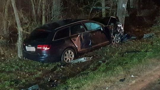 Lubelskie. Fatalny wypadek podczas zawracania. Śmierć kierowcy mercedesa