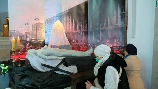 Lubelskie. Groby Pańskie w kościołach. Niektóre z elementami związanymi z wojną w Ukrainie