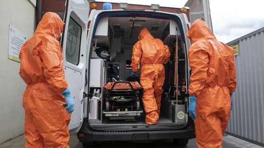 Lubelskie: Jedni przewożą pacjentów z podejrzeniem i tych już zakażonych. Drudzy pobierają próbki od osób objętych kwarantanną