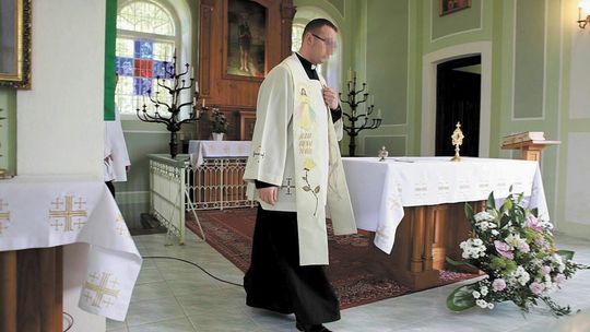 Lubelskie. Ksiądz aresztowany i z zarzutami zgwałcenia młodej kobiety 
