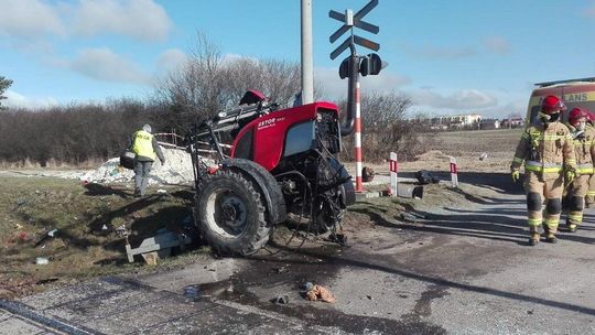 Lubelskie. Lokomotywa rozszarpała rolniczy ciągnik. Ciężko rannego zabrał śmigłowiec