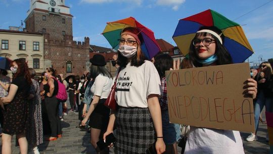 Lubelskie nadal "antyLGBT", a dla radnych PiS znów medale