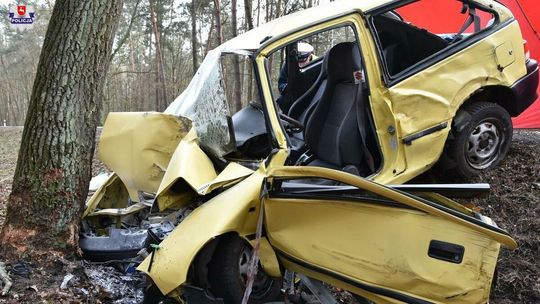 Lubelskie. Nie żyje pasażerka suzuki. Kierowca ranny