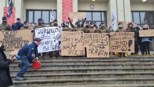 Lubelskie. O tę szkołę walczyli uczniowie i rolnicy. Lokalna władza za jej likwidacją