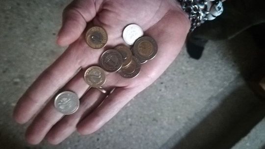 Lubelskie. Okradzione tzw. wrzutniki w myjni samochodowej. Policja szuka sprawców