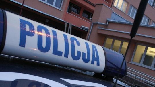 Lubelskie: Podkomisarz zawieszony, miał ponad dwa promile alkoholu. W samochodzie był sam?