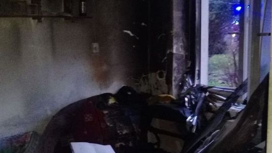 Lubelskie: Policjanci ugasili pożar i uratowali życie mężczyźnie