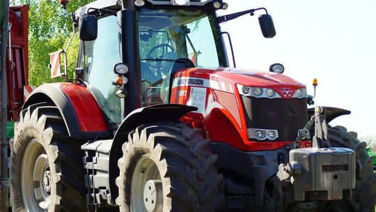 Lubelskie. Policyjny pościg za traktorem. Spychał z drogi radiowóz