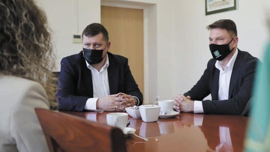 Lubelskie. Polityczny romans, czy coś więcej? Burmistrz z lewicy coraz bliżej prawicy