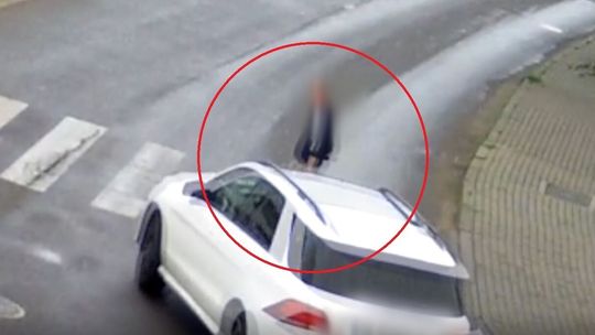 Lubelskie: Potrącenie na przejściu dla pieszych. Kierowca zobaczył nastolatka w ostatniej chwili [wideo]