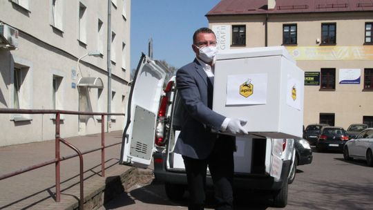 Lubelskie przedsiębiorstwa przekazują przyłbice dla szpitali. Produkuje je agencja reklamowa