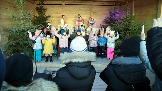 Lubelskie przedszkolaki zawitały do szopki na deptaku. Zdjęcia
