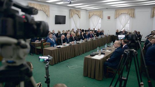 Lubelskie: Radni jednomyślni w sprawie podwyżek swoich pensji. Wzrost aż o 75 procent