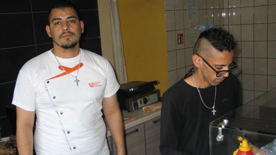 Lubelskie: Rasistowskie ataki na Egipcjan prowadzących bar. Wojewoda pojedzie do nich na obiad