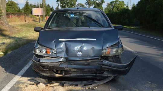 Lubelskie: Samochód osobowy zderzył się z busem. Jedna osoba w szpitalu