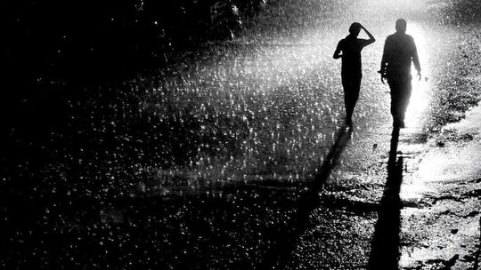 Lubelskie: Schadzki pod blokiem. Mieszkańcy mają dość