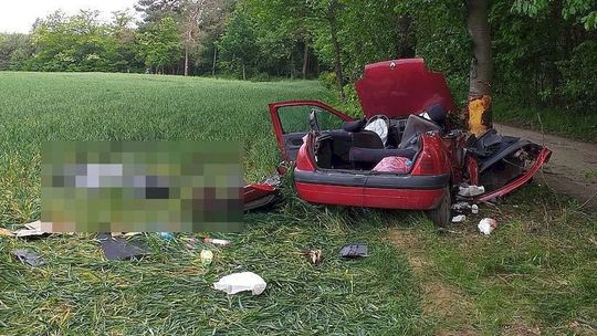 Lubelskie: Śmiertelny wypadek. Zginął pasażer samochodu, dwie osoby w szpitalu