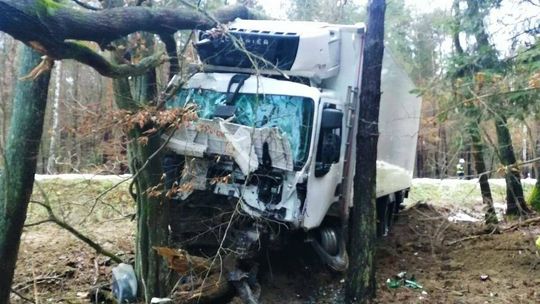 Lubelskie. Straszliwy wypadek. Opel nagle zjeżdża wprost pod ciężarówkę