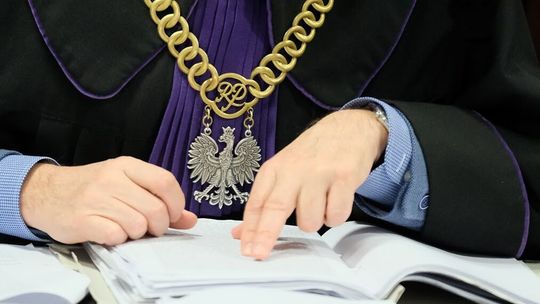 Lubelskie. Syn mówi, że się bronił przed ojcem. Matka miała zmyć krew z ciała męża