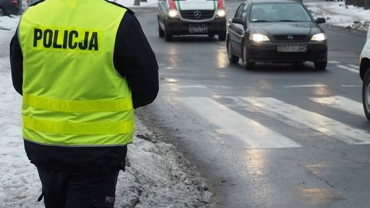 Lubelskie: Szalona ucieczka kierowcy. Samochód ląduje w rowie, wszyscy uciekają, nawet dziecko