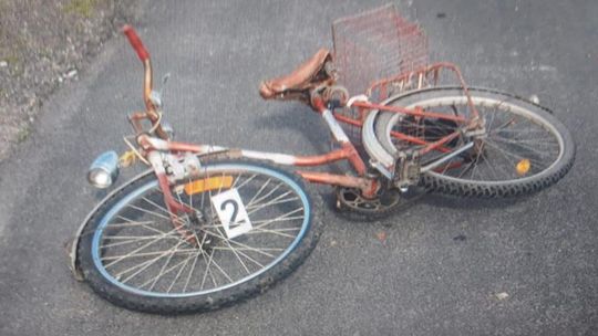 Lubelskie. Tragiczny wypadek. Pijany rowerzysta nagle się zachwiał i uderzył w mercedesa