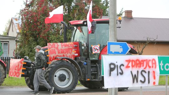 Lubelskie: Traktory i inne pojazdy blokują drogi w regionie. Protesty rolników