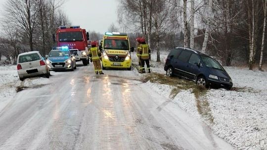 Lubelskie. Troje małych dzieci w szpitalu. Volkswagen wpadł w poślizg
