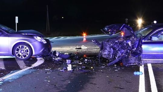 Lubelskie: Trzy auta zderzyły się na krajowej "19". Trzy osoby w szpitalu