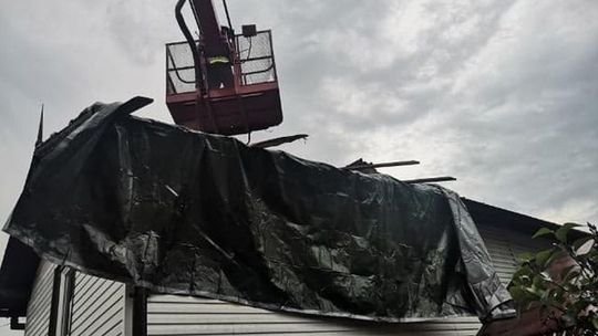 Lubelskie: Tu też przeszła trąba powietrzna? Zerwane dachy, połamane drzewa [zdjęcia]