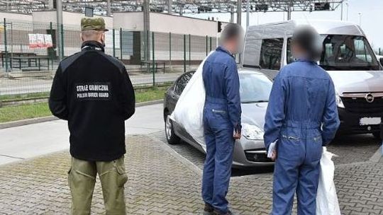 Lubelskie: Turków zdradziły ślady, Algierczyka wykryła kamera termowizyjna