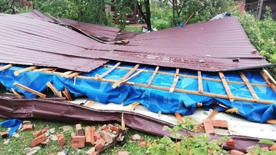 Lubelskie: Uszkodzonych 16 domów, burza zniszczyła dach kościoła
