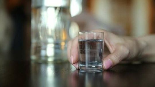 Lubelskie. Volkswagen w rowie, a w nim kierowniczka w urzędzie. Miała 1,8 promila