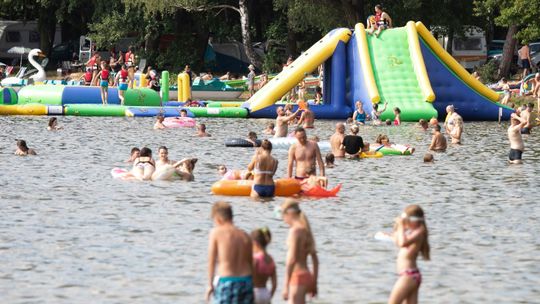 Lubelskie: W kolejce na kąpielisko i do restauracji. "Takich tłumów nie widziałam jeszcze nigdy"