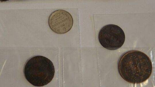 Lubelskie. W ruinach wykopał carskie monety. Teraz ma problem