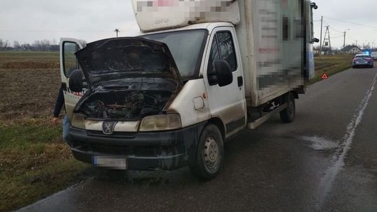 Lubelskie: W trakcie jazdy zapalił się silnik samochodu