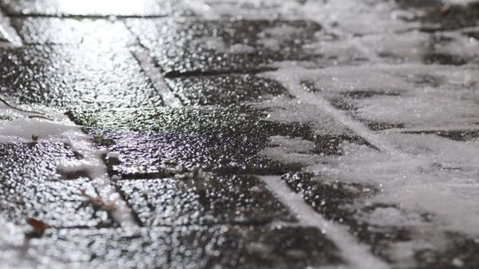 Lubelskie: W weekend będzie ślisko i mocniej powieje. Ostrzeżenie IMGW