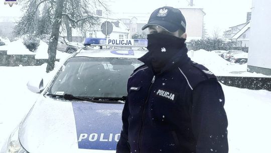 Lubelskie. Wieczór, mróz, a ulicą szedł w piżamie i z wkłutym wenflonem