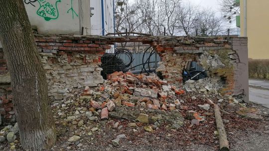 Lubelskie: Wielkie dziury w zabytkowych murach 