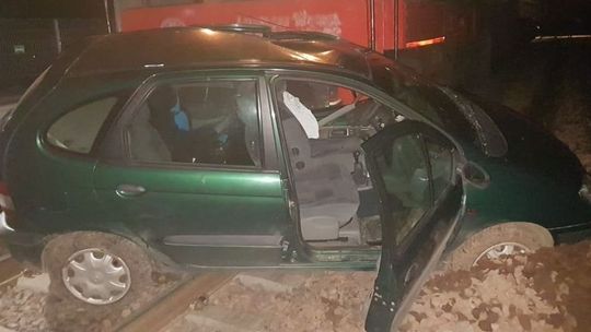 Lubelskie: Wjechała samochodem wprost pod nadjeżdżający pociąg towarowy