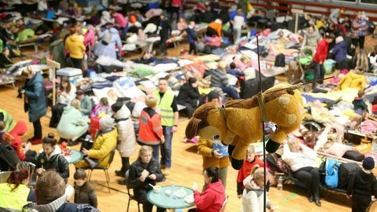 Lubelskie. Właściciel hotelu przyjął uchodźców. Wylicza, ile kosztuje taka pomoc
