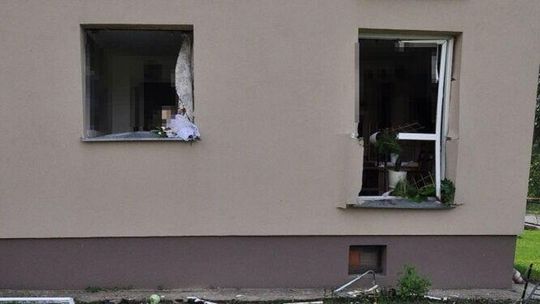 Lubelskie: Wybuch butli z gazem w domu wielorodzinnym. Szyby wyleciały z okien [wideo]