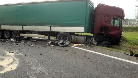 Lubelskie: Wypadek na drodze krajowej nr 19. Samochód osobowy zderzył się z ciężarówką