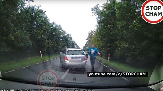 Lubelskie. Zajeżdżanie drogi, atak na samochód. Kierowca mercedesa z głośnego filmu z zarzutami