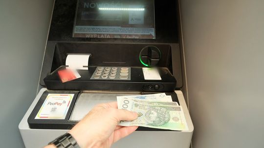 Lublin. 14 razy wypłacił gotówkę cudzą kartą. Tłumaczenie ma szczere do bólu