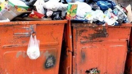 Lublin: 50-latek zginął przygnieciony przez kontener ze śmieciami