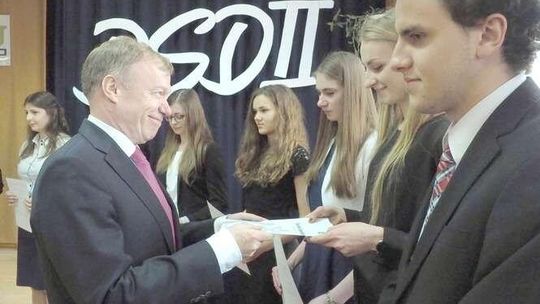 Lublin: Ambasador Niemiec w liceum im. Unii Lubelskiej. Wręczał uczniom dyplomy